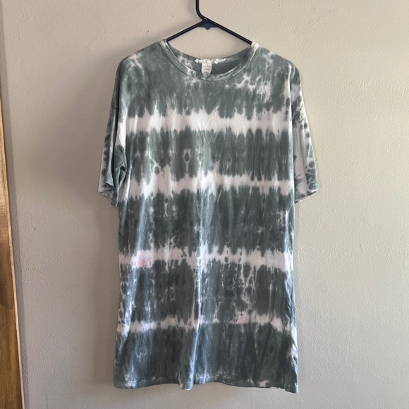 Caution To The Wind Dresses & Skirts - Caution to the wind tie dye tshirt dress size medium